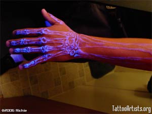 Blacklight tattoo - Photo: Richie/TattooArtist.org